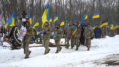 У Кропивницькому попрощалися з бійцем Сергієм Сільвестренком У Кропивницькому попрощалися з бійцем Сергієм Сільвестренком