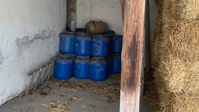 Пестициди зберігали в неналежних умовах Пестициди зберігали в неналежних умовах