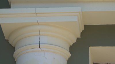 На будинку Русова в Одесі з'явилися тріщини На будинку Русова в Одесі з'явилися тріщини