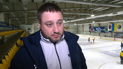 Виїхали з-під окупації. Як у Калуші тренується і готується до нового сезону хокейний клуб "Дніпро" з Херсона Виїхали з-під окупації. Як у Калуші тренується і готується до нового сезону хокейний клуб "Дніпро" з Херсона