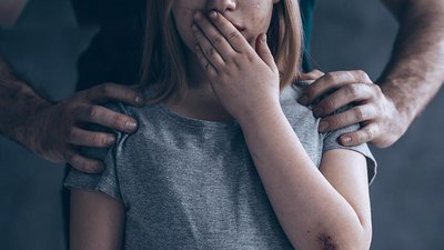 Зґвалтування, взяли під варту, прокуратура, розпусні дії, неповнолітня
