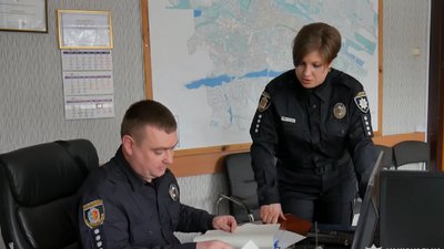 "Треба вміти й бабусю заспокоїти та агресивного чоловіка": історія хмельницької дільничної Інни Котюк "Треба вміти й бабусю заспокоїти та агресивного чоловіка": історія хмельницької дільничної Інни Котюк