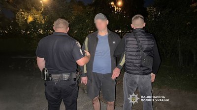 у Чернігові затримали чоловіка за підозрою у пограбуванні працівниці аптеки