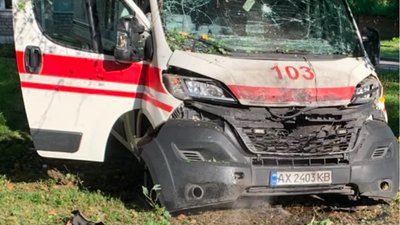Авто «швидкої» у Золочеві після удару дрона