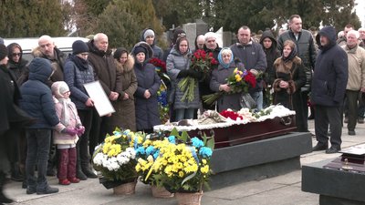 У Рівному попрощалися з бійцем Тарасом Козлишиним У Рівному попрощалися з бійцем Тарасом Козлишиним