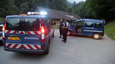 У Франції чоловік застрелив трьох поліцейських, які намагались врятувати жінку