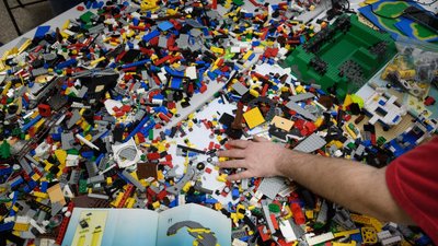 "Побудуй себе щасливим". У Lego націлились на стомлених дорослих "Побудуй себе щасливим". У Lego націлились на стомлених дорослих
