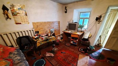 На Миколаївщині грабіжник, вимагаючи гроші, побив жінку у її власному будинку