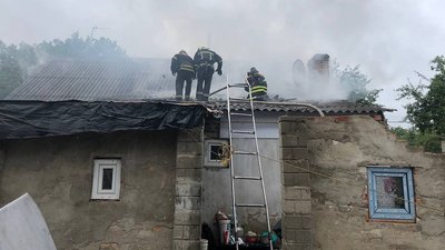 На Волині горів житловий будинок: пожежа спалахнула на кухні