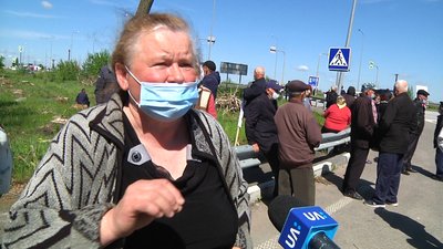 На Житомирщині протестувальники з Черняхівщини, які вимагають розпаювання земель, перекрили трасу На Житомирщині протестувальники з Черняхівщини, які вимагають розпаювання земель, перекрили трасу