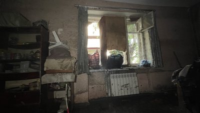 Сирість, бруд та зіпсовані меблі. Херсонка показала як виглядає її квартира після затоплення Сирість, бруд та зіпсовані меблі. Херсонка показала як виглядає її квартира після затоплення