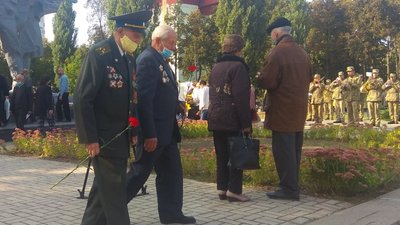 “Не давали спокою гітлерівцям”. День партизанської слави відзначили у Сумах