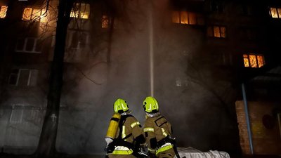 На Шулявці в Києві сталася пожежа у п'ятиповерхівці, 1 людина загинула, 1 постраждала