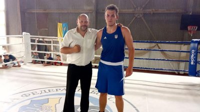 Спортсмени Херсона вибороли золоті медалі на всеукраїнському турнірі з боксу Спортсмени Херсона вибороли золоті медалі на всеукраїнському турнірі з боксу