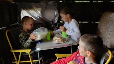 У Новоселівці із ящиків з-під боєприпасів зібрали дитячий будинок У Новоселівці із ящиків з-під боєприпасів зібрали дитячий будинок