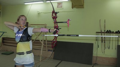 Лідія тренується в підвалі школи № 27 у Чернівцях. Тут вона вчилася стріляти з лука, тут готувалася до Олімпійських ігор. Лідія тренується в підвалі школи № 27 у Чернівцях. Тут вона вчилася стріляти з лука, тут готувалася до Олімпійських ігор.