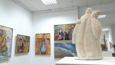 У Херсоні вікрилась виставка скульптури і живопису "Жовто-синя паралель" У Херсоні вікрилась виставка скульптури і живопису "Жовто-синя паралель"