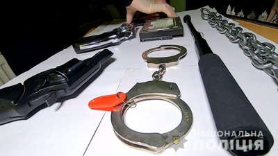 Утримували силою: в Одесі трьох людей підозрюють у створенні фіктивного центру для наркозалежних Утримували силою: в Одесі трьох людей підозрюють у створенні фіктивного центру для наркозалежних