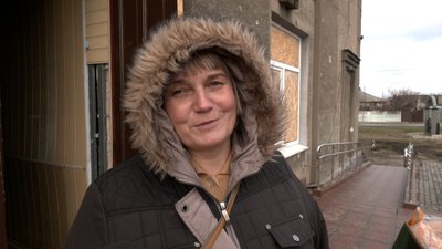 "Хліб за розкладом": як волонтери розвозять буханці по селах Донеччини за 5 км від фронту