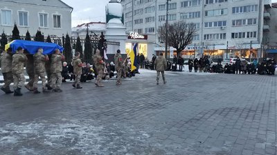 У Луцьку попрощалися з військовим льотчиком-штурманом з Волині У Луцьку попрощалися з військовим льотчиком-штурманом з Волині