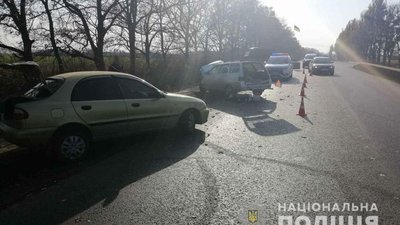 Під Полтавою зіткнулися легковики: пасажир одного з них помер у «швидкій»