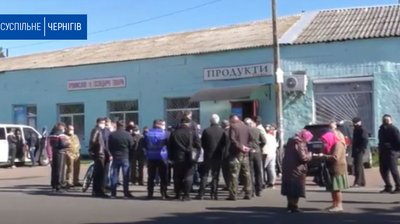 Протест у Седневі: люди обурені, бо частину місцевого пасовища передано у приватну власність