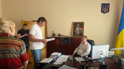 Слідчі дії у кабінети голови ДСА