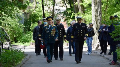 В Одесі із оркестром привітали 99-річного ветерана-морпіха