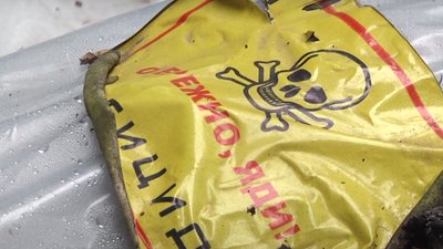 45 тонн зберігаються у складі з дірявим дахом. Фото: Суспільне Поділля