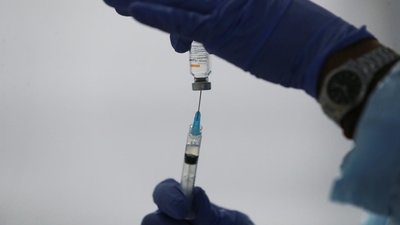 Закарпаття очікує на CoronaVac. Скільки вакцин доставлять та кого вакцинують