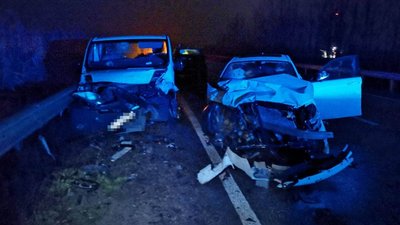 В Одеській області легковик зіткнувся з мікроавтобусом: чотири людини травмувалися