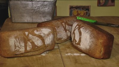 Вінничанка готує страви та пече випічку за рецептами, яким пів тисячоліття Вінничанка готує страви та пече випічку за рецептами, яким пів тисячоліття