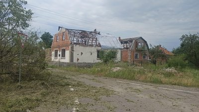 За добу російські військові майже 80 разів атакували Запорізьку область: фото наслідків