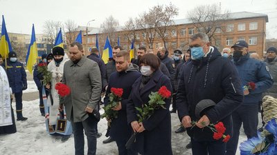 У Черкасах вшанували пам'ять українських добровольців У Черкасах вшанували пам'ять українських добровольців