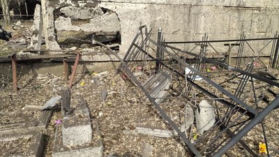 "Десь в районі кладовища бахнуло": наслідки ракетного обстрілу Сум 17 березня "Десь в районі кладовища бахнуло": наслідки ракетного обстрілу Сум 17 березня