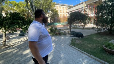 "Виходив на мітинги та стрімив в окупації". Херсонський режисер у Миколаєві про спротив армії РФ під час окупації "Виходив на мітинги та стрімив в окупації". Херсонський режисер у Миколаєві про спротив армії РФ під час окупації