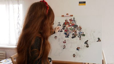 "Хочу об'єднати всіх українців". Як іванофранківка малює картину "Слава Україні" "Хочу об'єднати всіх українців". Як іванофранківка малює картину "Слава Україні"
