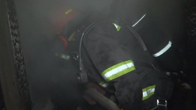 У Хмельницькому горіла квартира: врятовано троє пенсіонерів та їх тварин