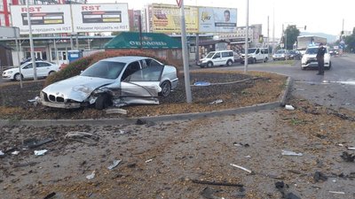 На виїзді зі Львова зіткнулися два авто, двоє людей госпіталізовані