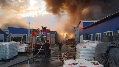 На Харківщині загорівся склад підприємства з гумовою продукцією На Харківщині загорівся склад підприємства з гумовою продукцією