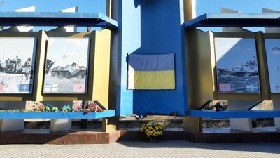 У Миколаєві вшанували пам’ять захисників України У Миколаєві вшанували пам’ять захисників України