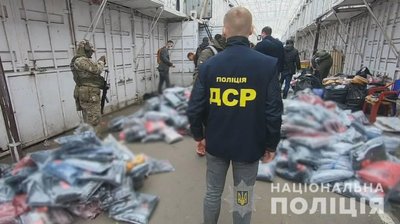 На Одещині викрили підпільні цехи з виробництва "брендового" одягу На Одещині викрили підпільні цехи з виробництва "брендового" одягу