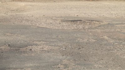 Ями та вибоїни — як лататимуть автодороги державного значення на Житомирщині Ями та вибоїни — як лататимуть автодороги державного значення на Житомирщині
