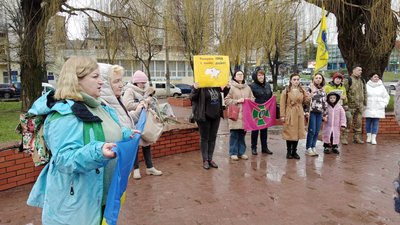 У Хмельницькому вшанували пам'ять полеглих захисників України, зокрема, тих, хто вісім місяців тому загинув під час теракту в Оленівці У Хмельницькому вшанували пам'ять полеглих захисників України, зокрема, тих, хто вісім місяців тому загинув під час теракту в Оленівці