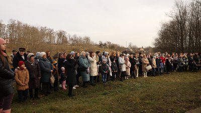 Купалися в озері та освячували воду у музеї. Як святкували Водохреще у Чернівцях Купалися в озері та освячували воду у музеї. Як святкували Водохреще у Чернівцях