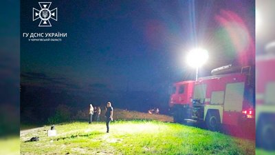 Пошуки тіла 16-річного хлопця у річці Носівочка Пошуки тіла 16-річного хлопця у річці Носівочка