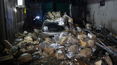 Одесу атакували дрони РФ, є влучання у будинок та пожежа