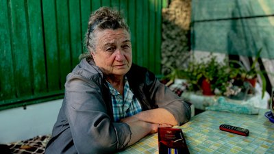 "Танки виїхали прямо на підрозділ". Матері загиблого воїна з Донеччини вручили орден сина