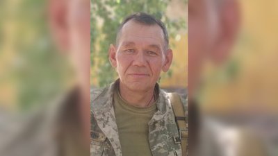 На Чернігівщині попрощалися з двома військовими — Максимом Гребеником та Вячеславом Майстренком На Чернігівщині попрощалися з двома військовими — Максимом Гребеником та Вячеславом Майстренком