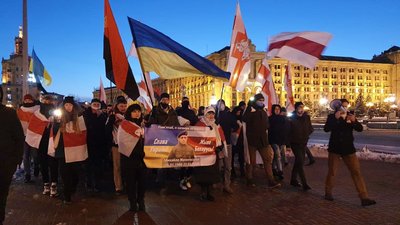 У Києві влаштували пам'ятну ходу на честь Героя України Михайла Жизневського У Києві влаштували пам'ятну ходу на честь Героя України Михайла Жизневського